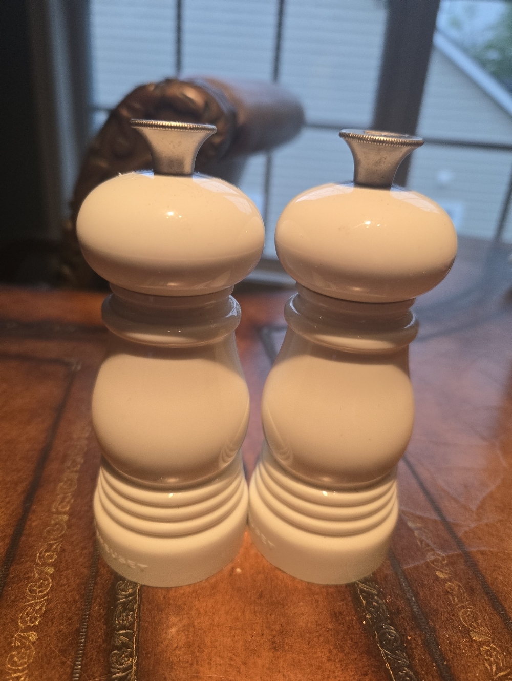 Le Creuset White Salt & Pepper Mill Set | Ceramic Grinders Online 80$
